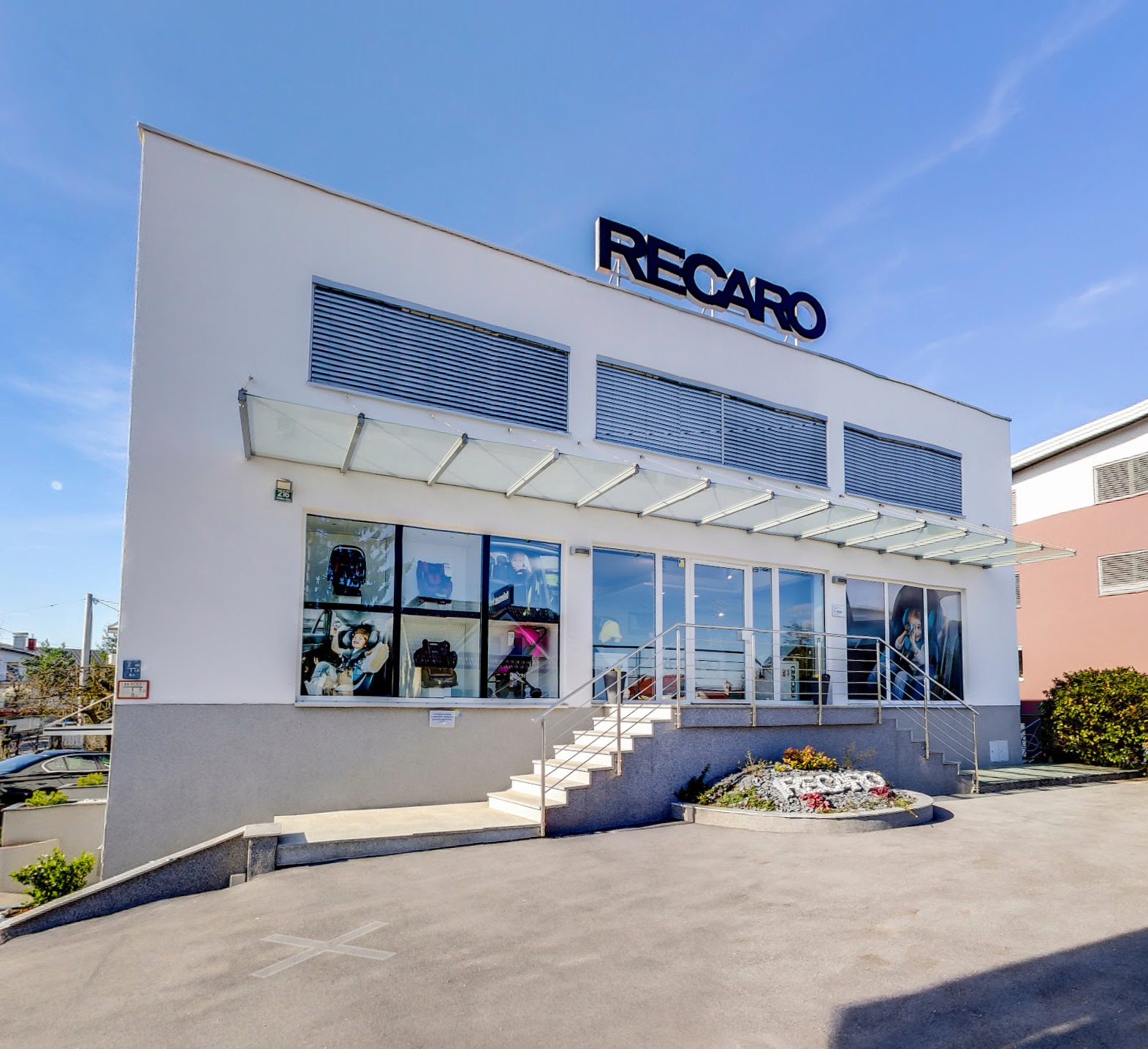 recaro center zunaj
