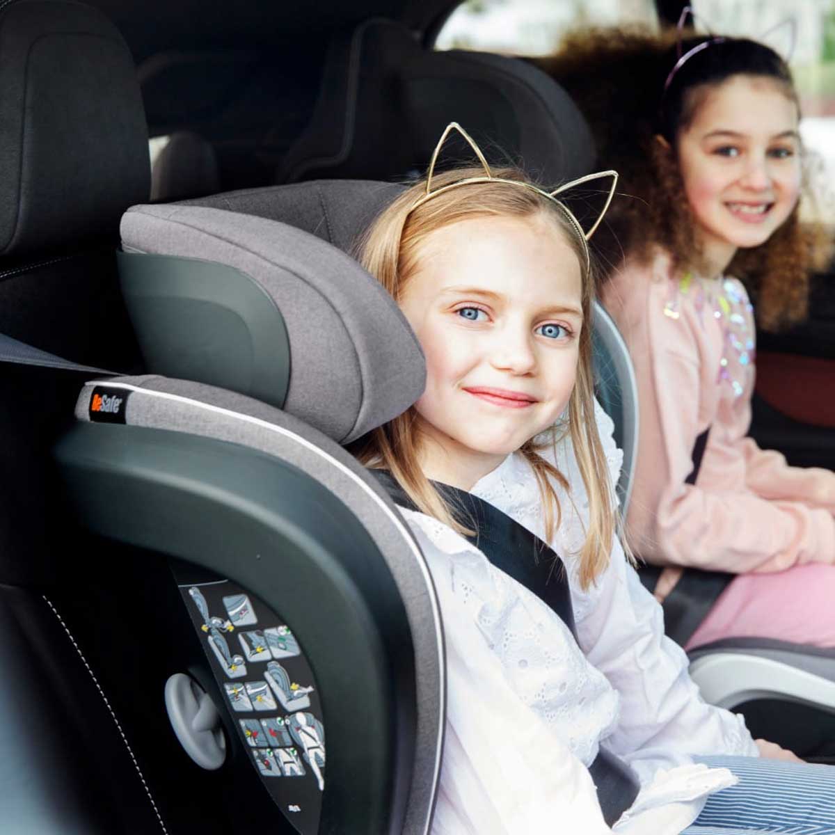 Otroški avtosedež BeSafe iZi Flex S FIX črna notranjost avtomobila 2
