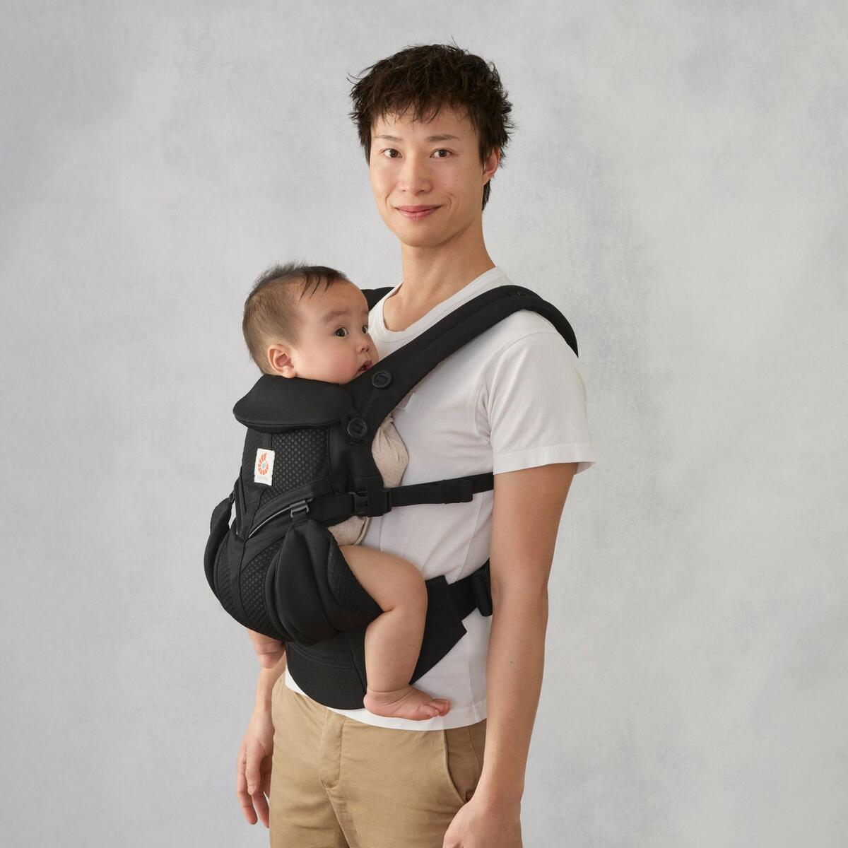 Nosilka Ergobaby Omni Classic Mesh Onyx črna 2