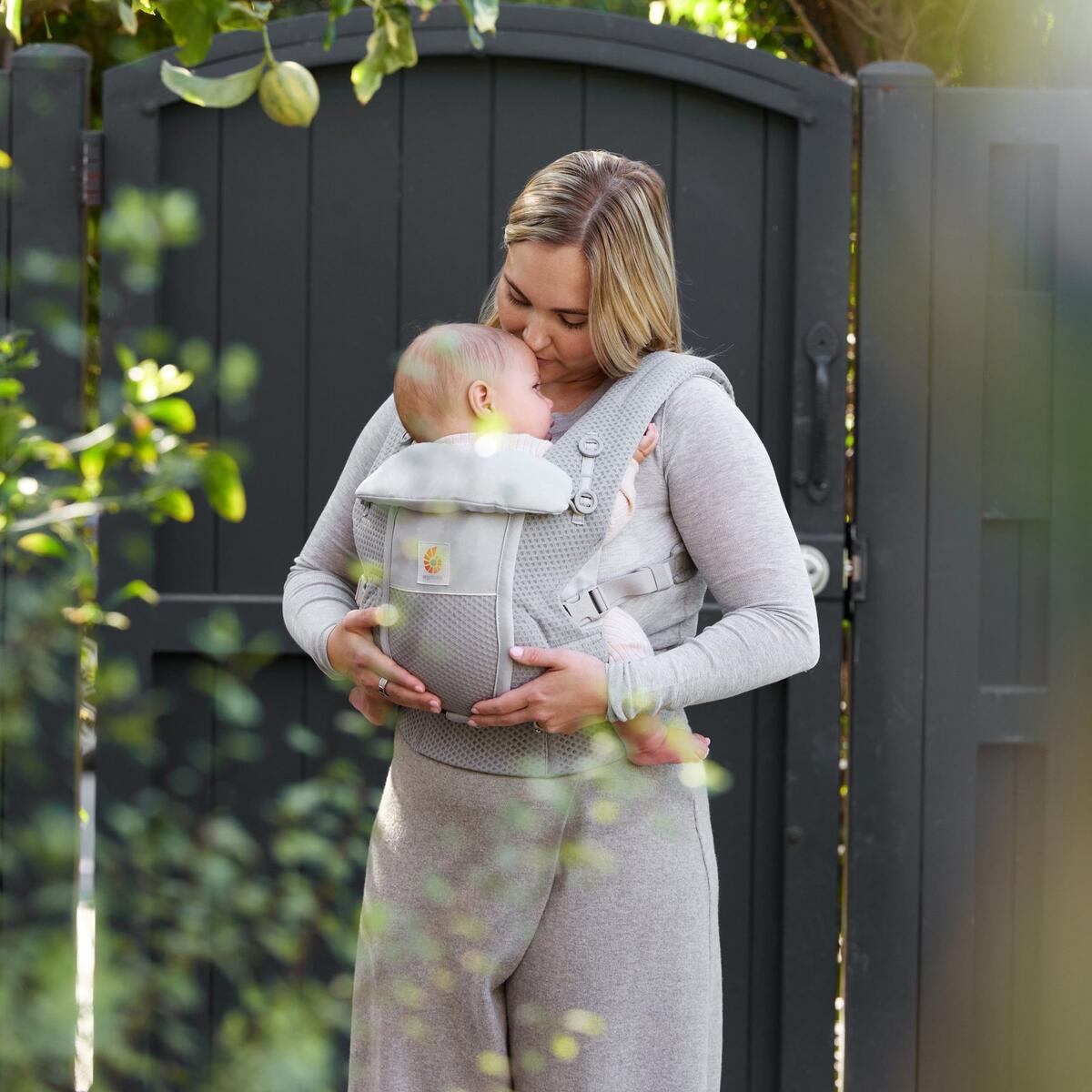 Nosilka Ergobaby Adapt Soft Flex Mesh Biserno siva 3