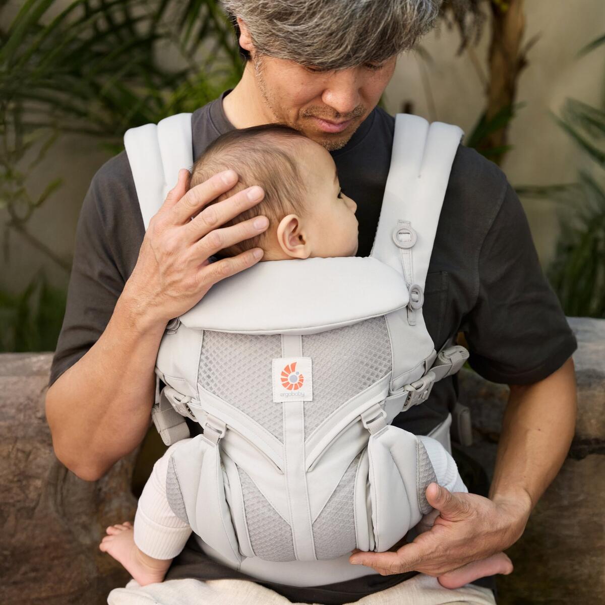 Nosilka Ergobaby Omni Classic Mesh Biserno siva 4