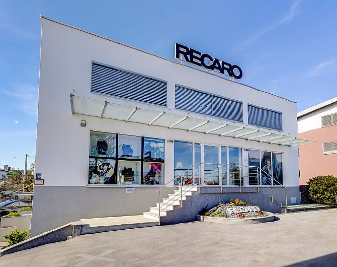 recaro center zunaj